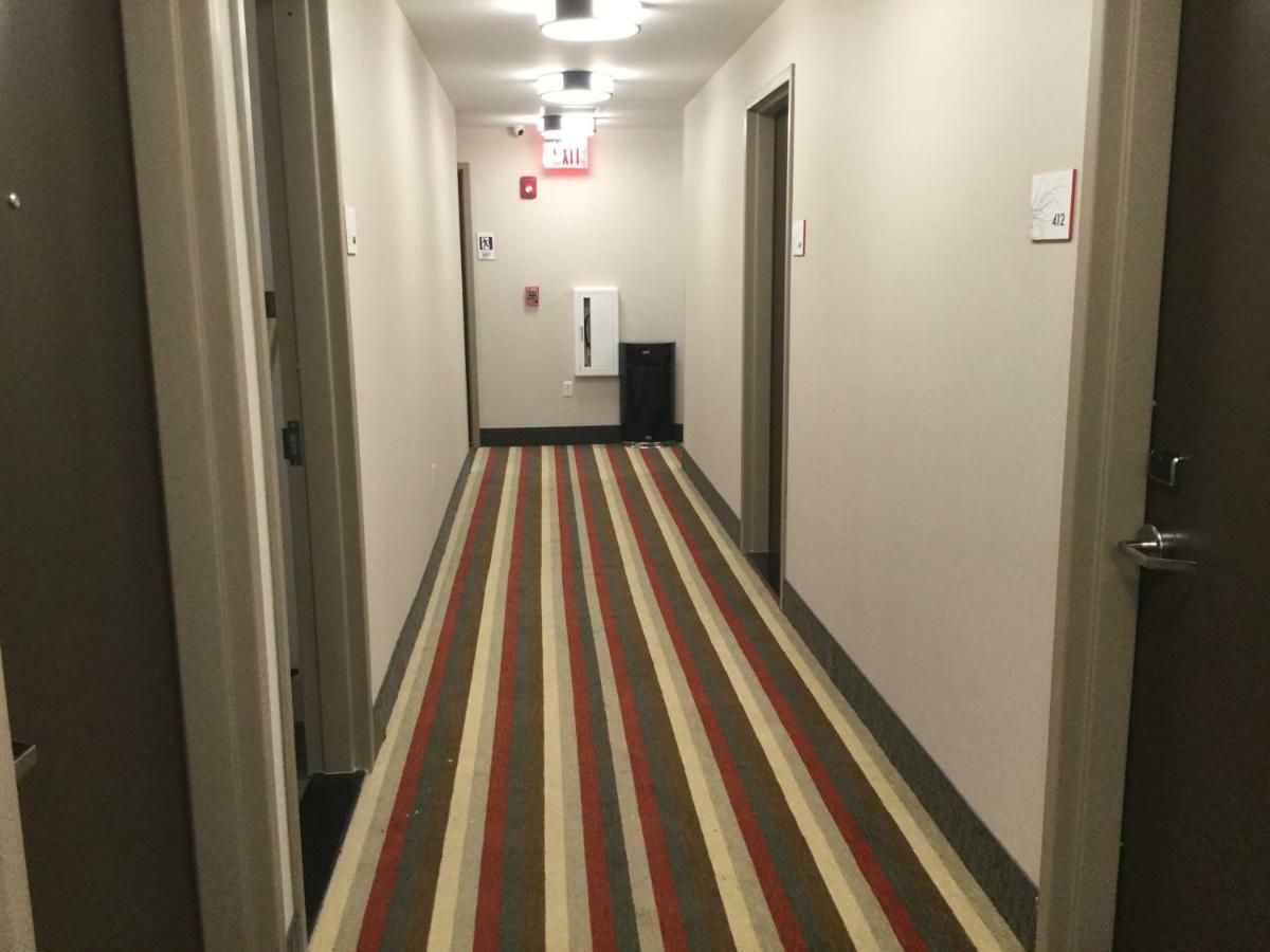 Ramada By Wyndham Bronx Terminal Hotel New York Exterior photo